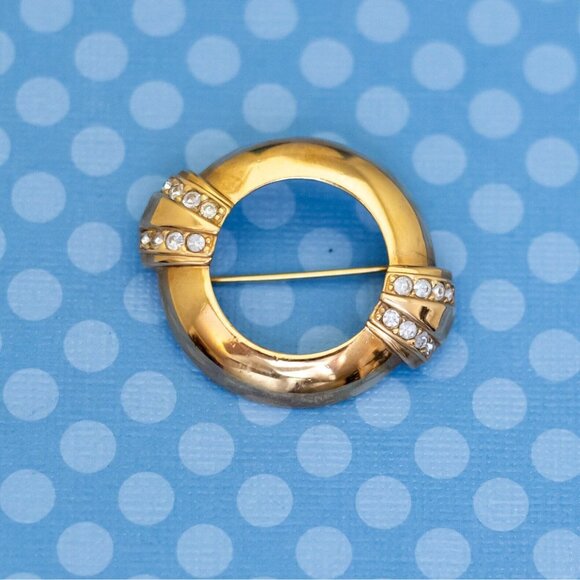 Vintage Gold Tone Victorian Ring Clear Rhinestones Brooch by Avon - M36 - Picture 1 of 2